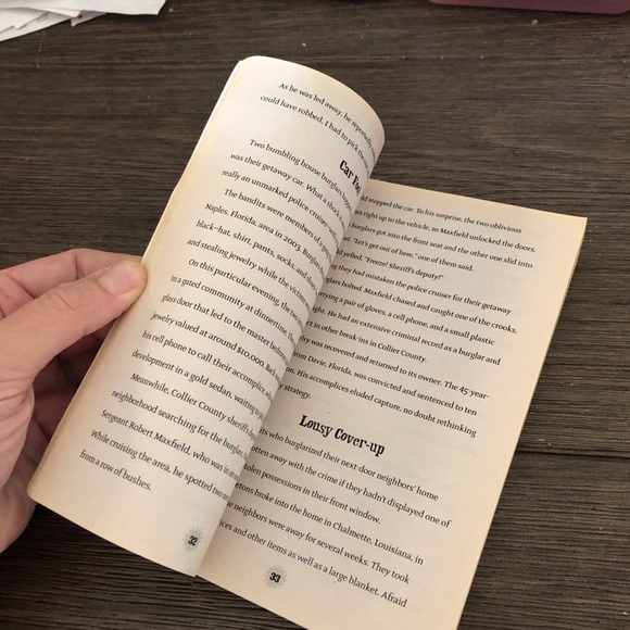 World’s Dumbest Crooks 2 by: Allan Zullo paperback book - Picture 2 of 3